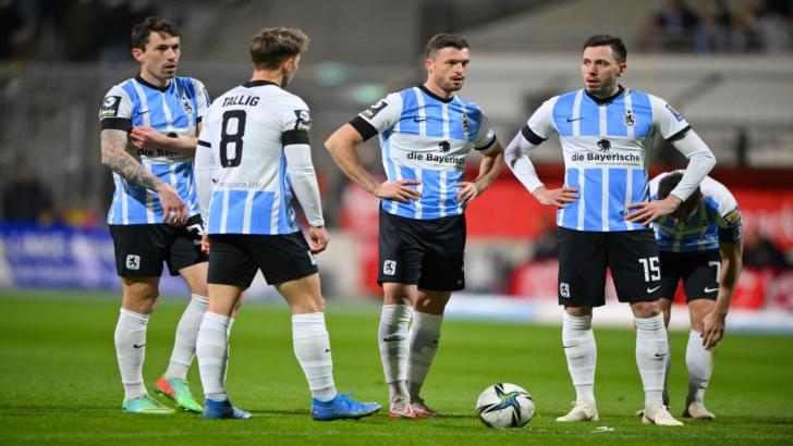 1860 Munich players over a free kick